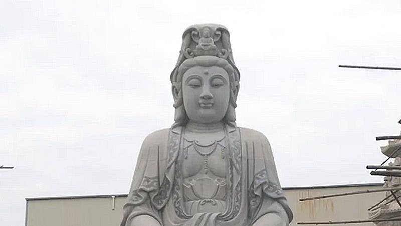 石雕观音为何偏爱莲花座？答案藏在佛教文化里