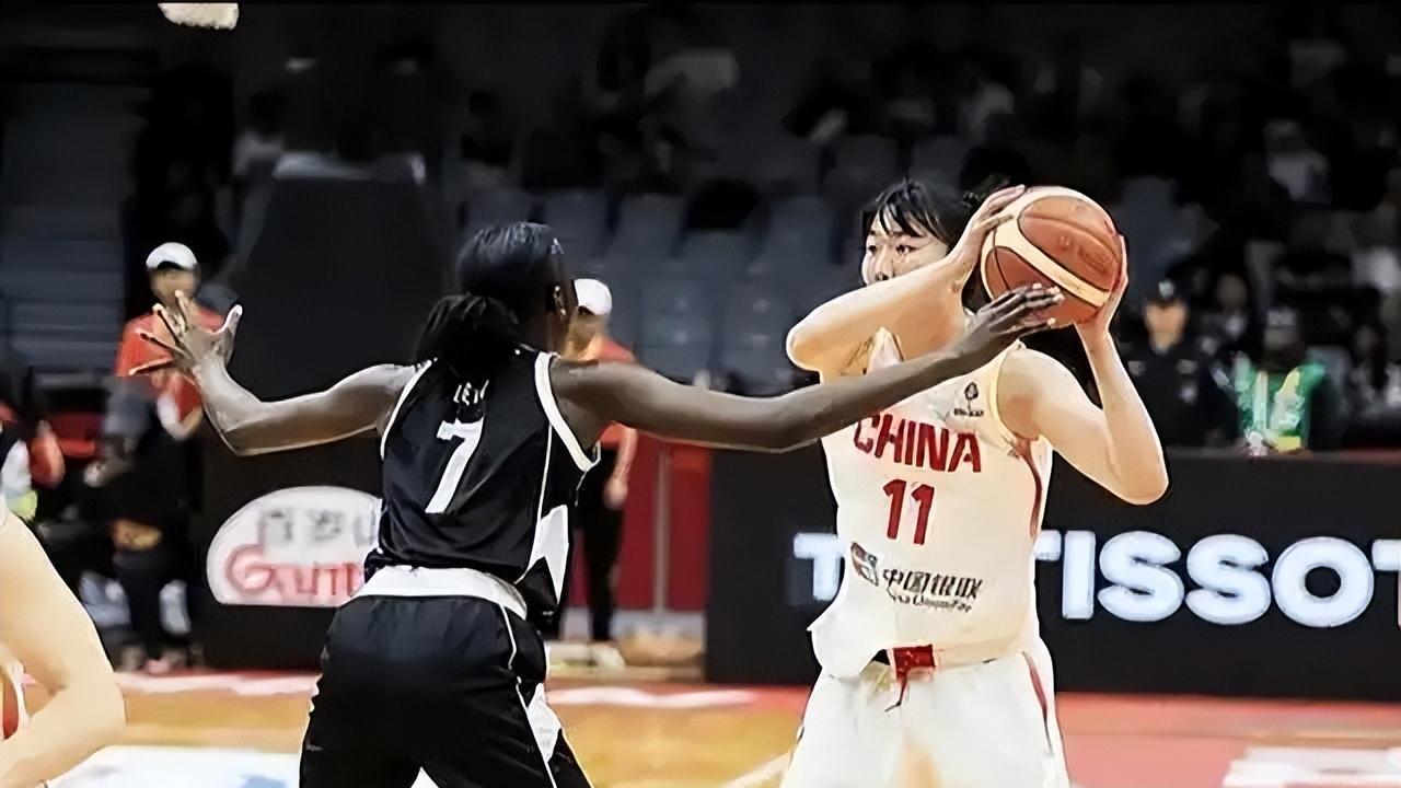 中国女篮10分险胜！产生2个亮眼信号，最新形势：基本晋级世界杯
