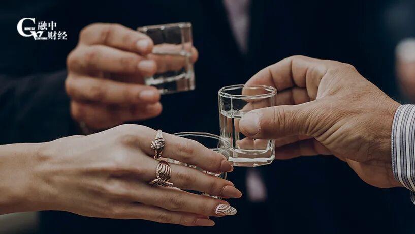 去年追着梁文锋的投资人，今年下班疯狂补习养龙虾