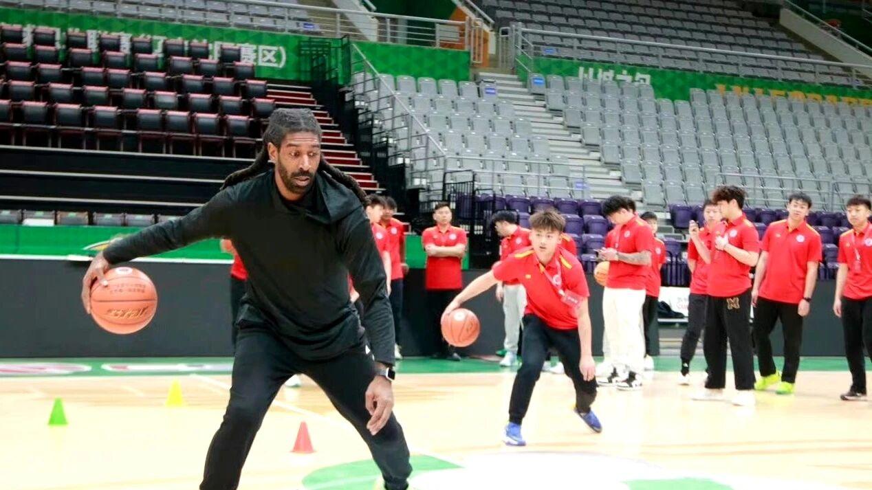 他违反禁毒协议被NBA抛弃，却在辽宁队浪子回头，为中国篮球做贡献