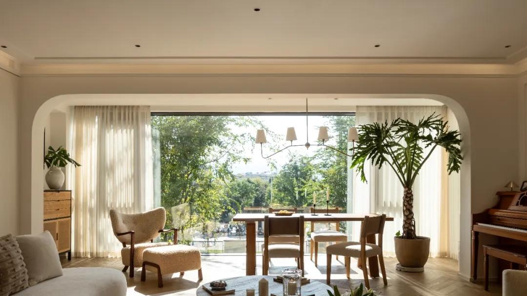 在145㎡现代美式里，她把家过成了咖啡厅+书吧，每个角落都待得住