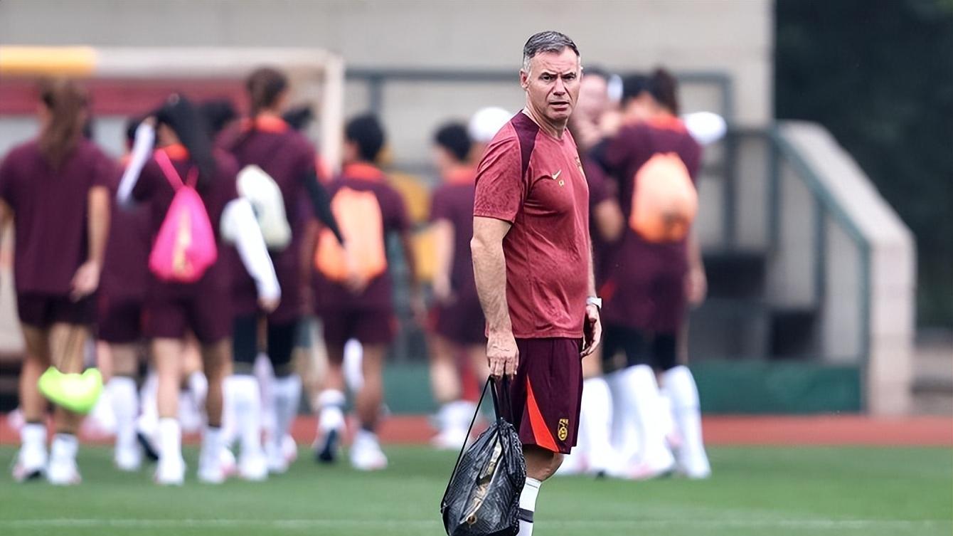 中国女足面对亚洲弱旅时，移动速度慢成致命伤