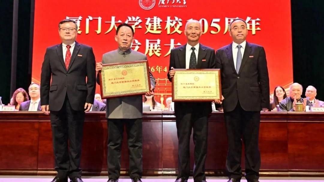 易中天获20万元奖励，揭秘学术大佬的成名之路