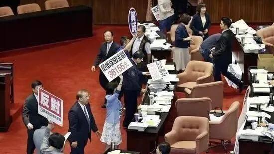 金仲兵：台湾年金改革启示：削减移台军工教福利