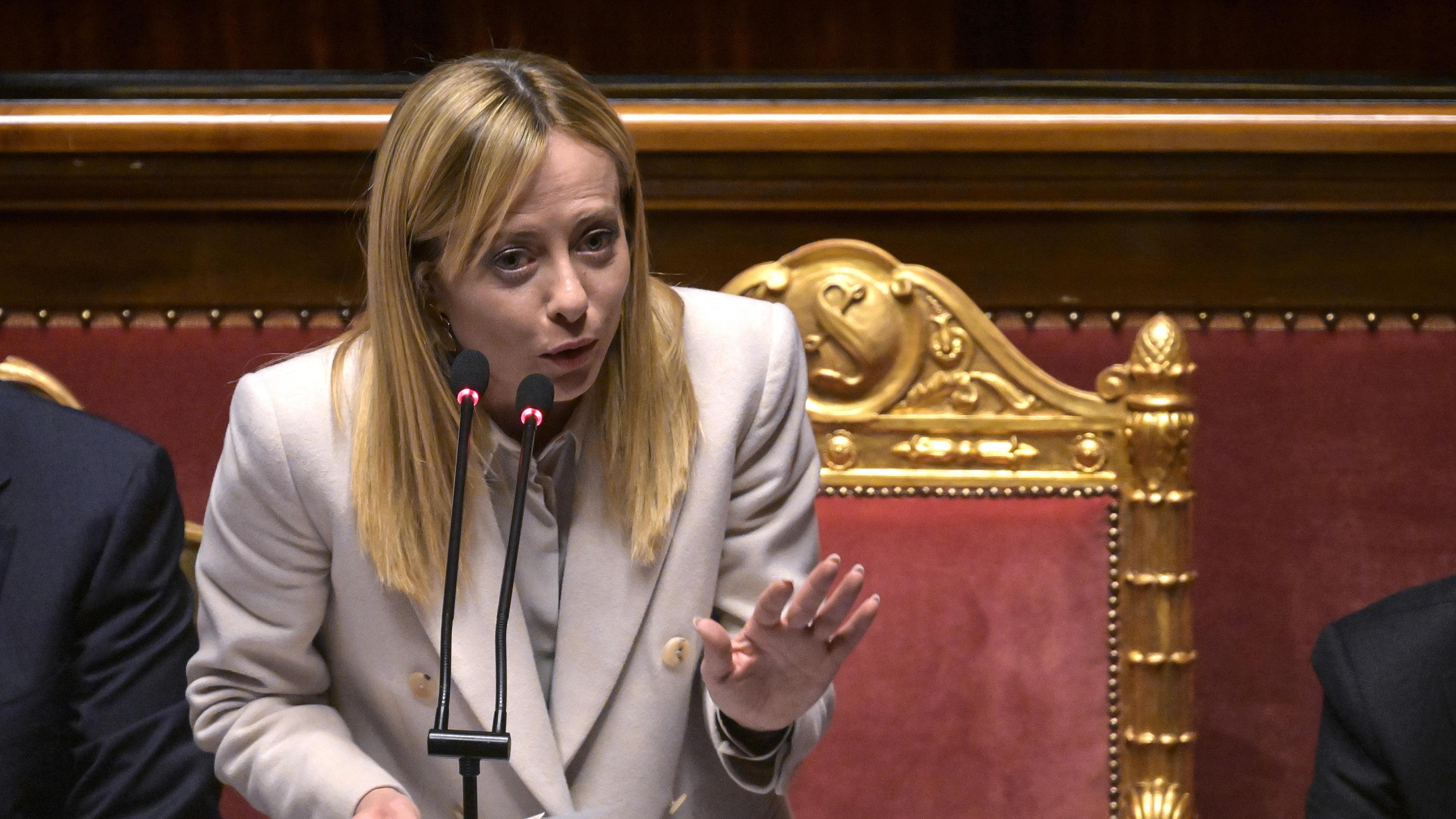 特朗普通告报复，不准与中国签协议，否则加税100%，美盟友很震惊