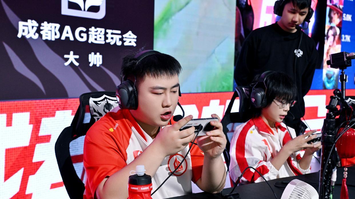 KPL周最佳榜单又引争议，无畏女粉发火：辅助什么时候看输出了？