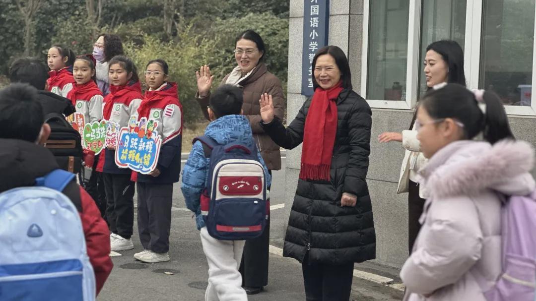 信阳市羊山外国语小学举行春季开学典礼暨校长思政第一课