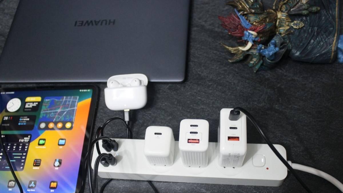 桌面太乱？插头打架？奥睿科“胖瘦”多功能插排终极选购指南