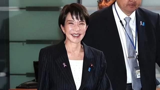 高市早苗白宫那组“卑微照片”，一回国就宣布放油！看懂这一步，才知她的野心有多大