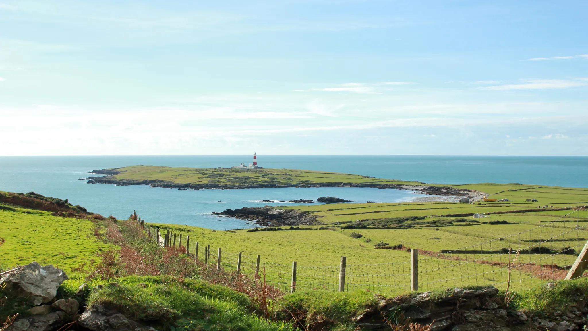 英国一座小岛招三人上岛工作，归隐田园党有福了