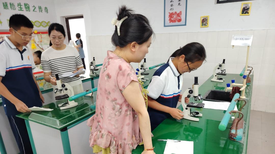 信阳市羊山外国语中学八年级生物实验操作考核圆满完成