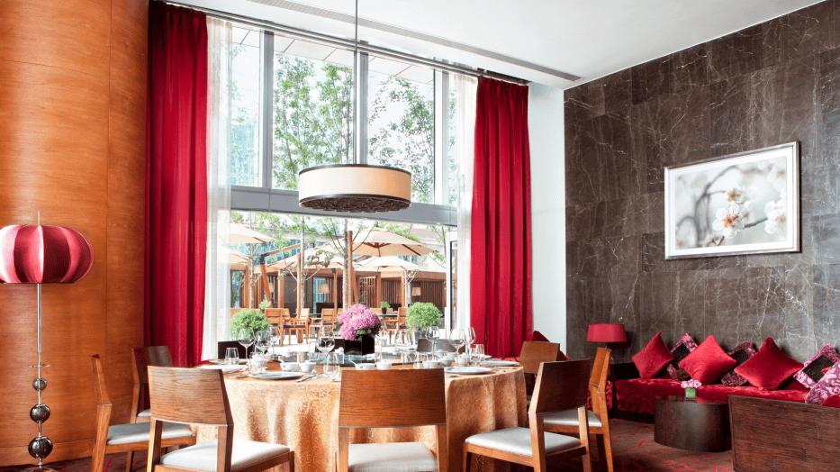 上海新天地朗廷酒店中餐厅唐阁荣升米其林二星餐厅 连续十年蝉联米其林星级餐厅殊荣