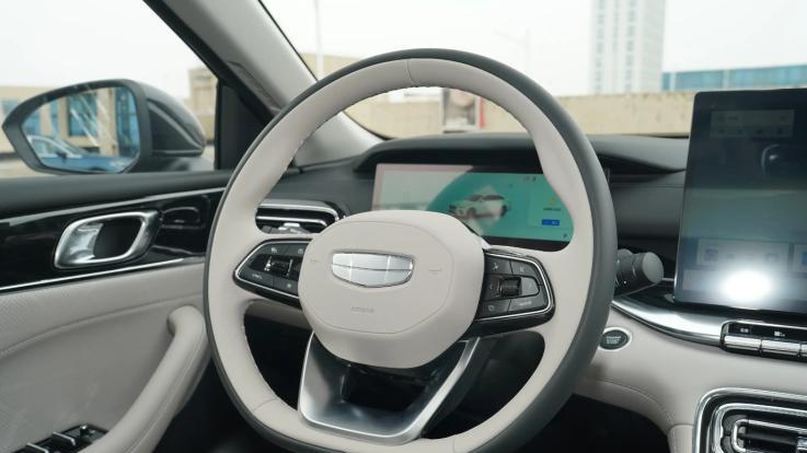 从“家用”到“小钢炮”，试驾全新吉利帝豪，1.5T让车焕然一新？