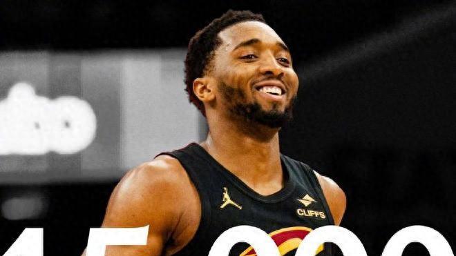 21分大逆转！独行侠爆冷射落骑士 米切尔15000分里程碑哈登13中4