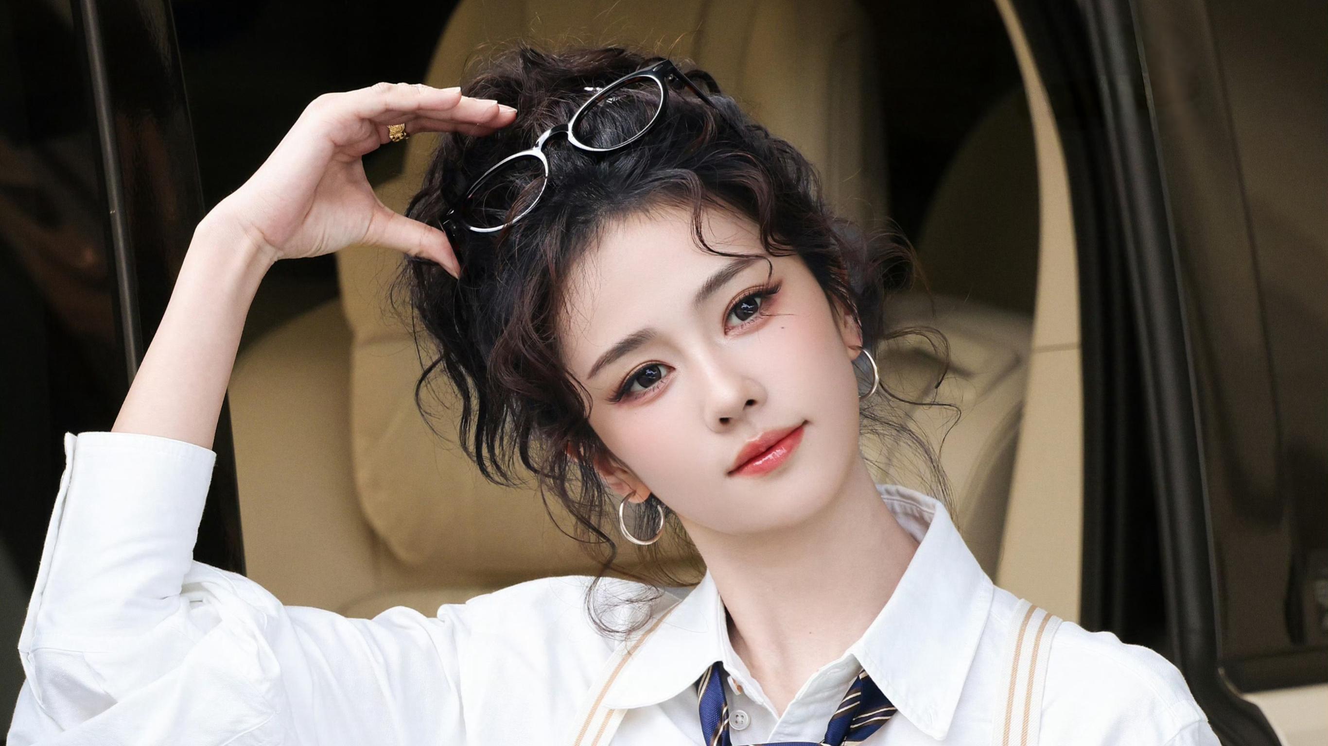 《奔跑吧》厦门收官录制：白鹿工装造型亮相，自然状态获节目组好评