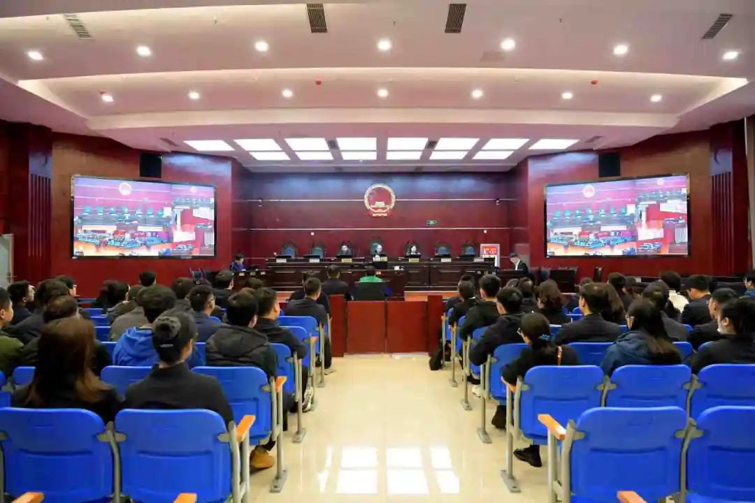 虚构安排工作诈骗300多万——仁怀法院公开审理罗某诈骗罪一案