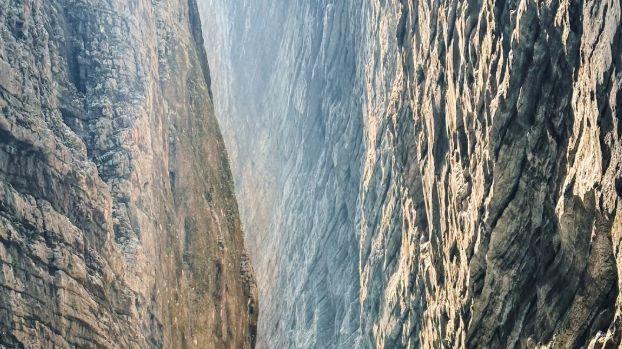 在恩施屏山峡谷划一艘小船，邂逅中国的“仙本那”