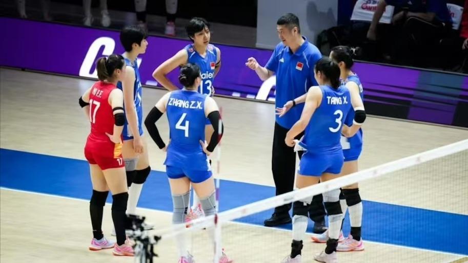 王媛媛、龚翔宇都上了，中国女排3：2艰难赢球。赵勇缺少大才和谋略，没有做好应对预案和万全准备！