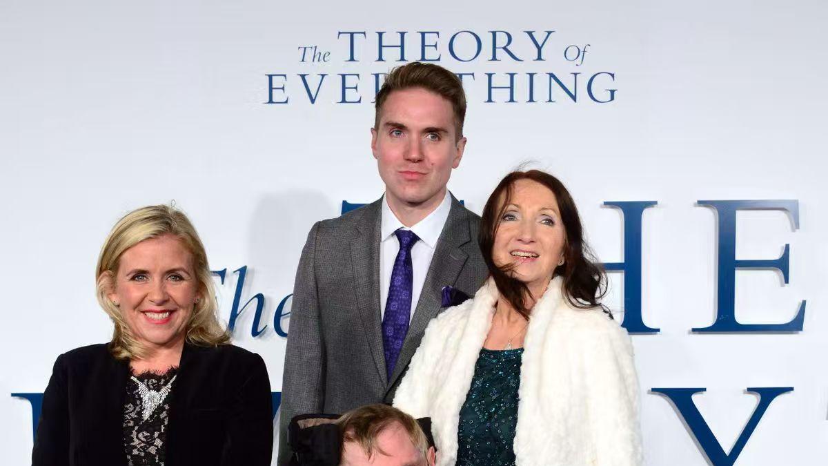 霍金的别样人生：解锁宇宙却难解女性之谜