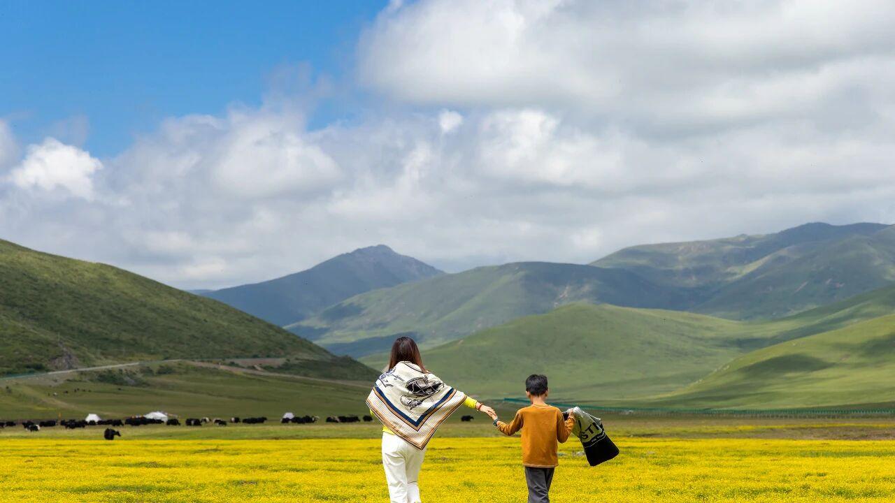 赛道无尘，初心如磐：小包团与定制游的理想主义宣言 —— 从《飞驰人生 3》看文旅行业的热爱、实力与尊