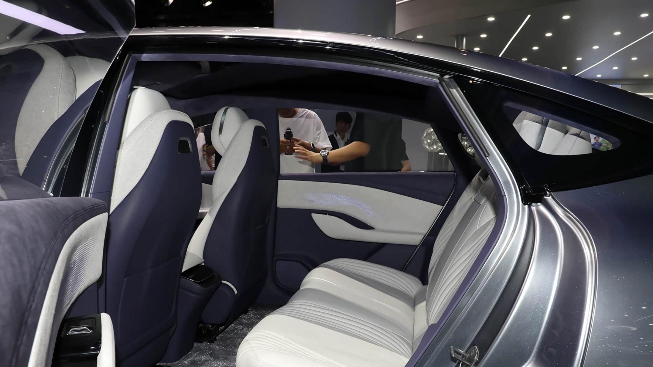 奇瑞高颜值轿跑，搭载AI灵犀智舱+猎鹰驾驶辅助，还有增程式动力