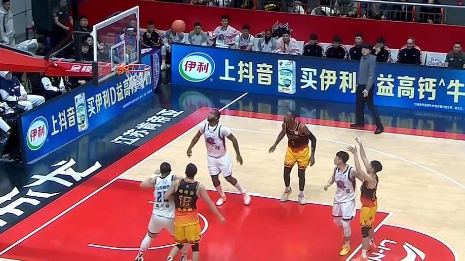 CBA焦点战今夜打响！CCTV5直播，辽宁冲连胜，赵继伟PK贺希宁