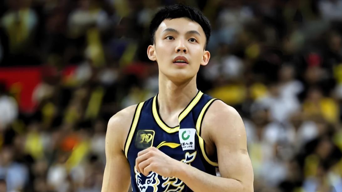 回来了！徐杰现身广东训练基地，状态不错，期待痊愈出战第二阶段