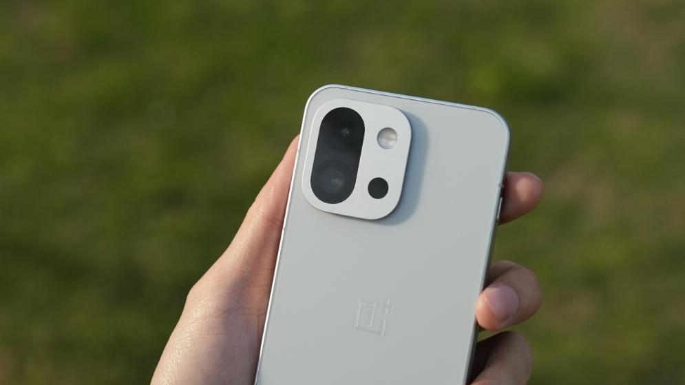 一加更激进了，512GB暴跌1443元，骁龙8至尊版旗舰跌至“清仓价”