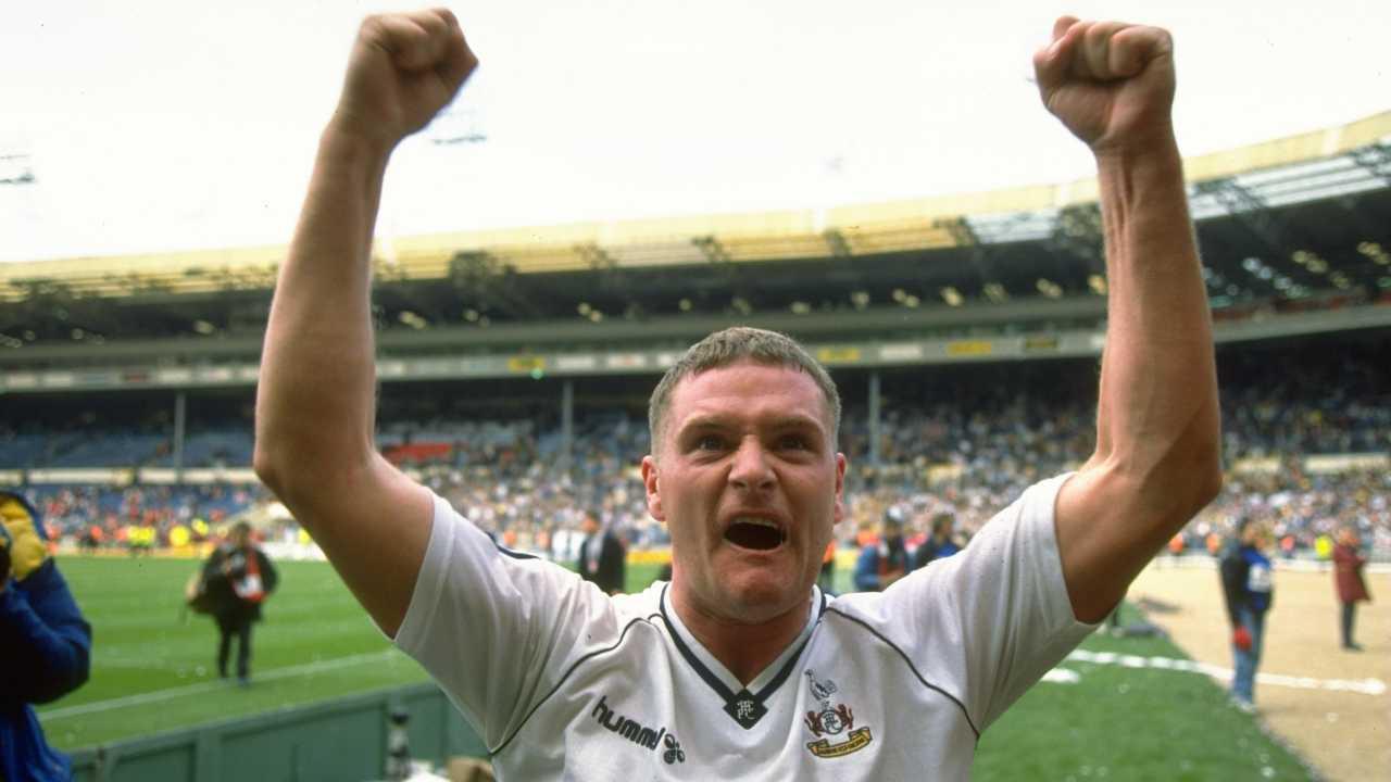 加斯科因：在热刺时，队友们说我不好笑，于是我带了一只鸵鸟去训练