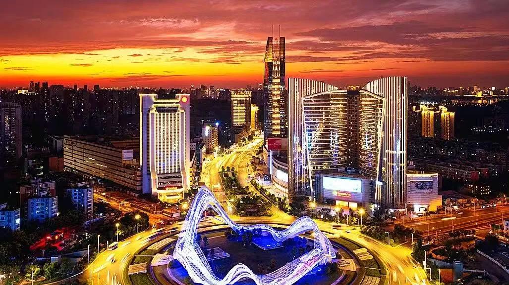 工业利润暴增129%，这座城市藏着中国硬科技的两条“超车密码”！