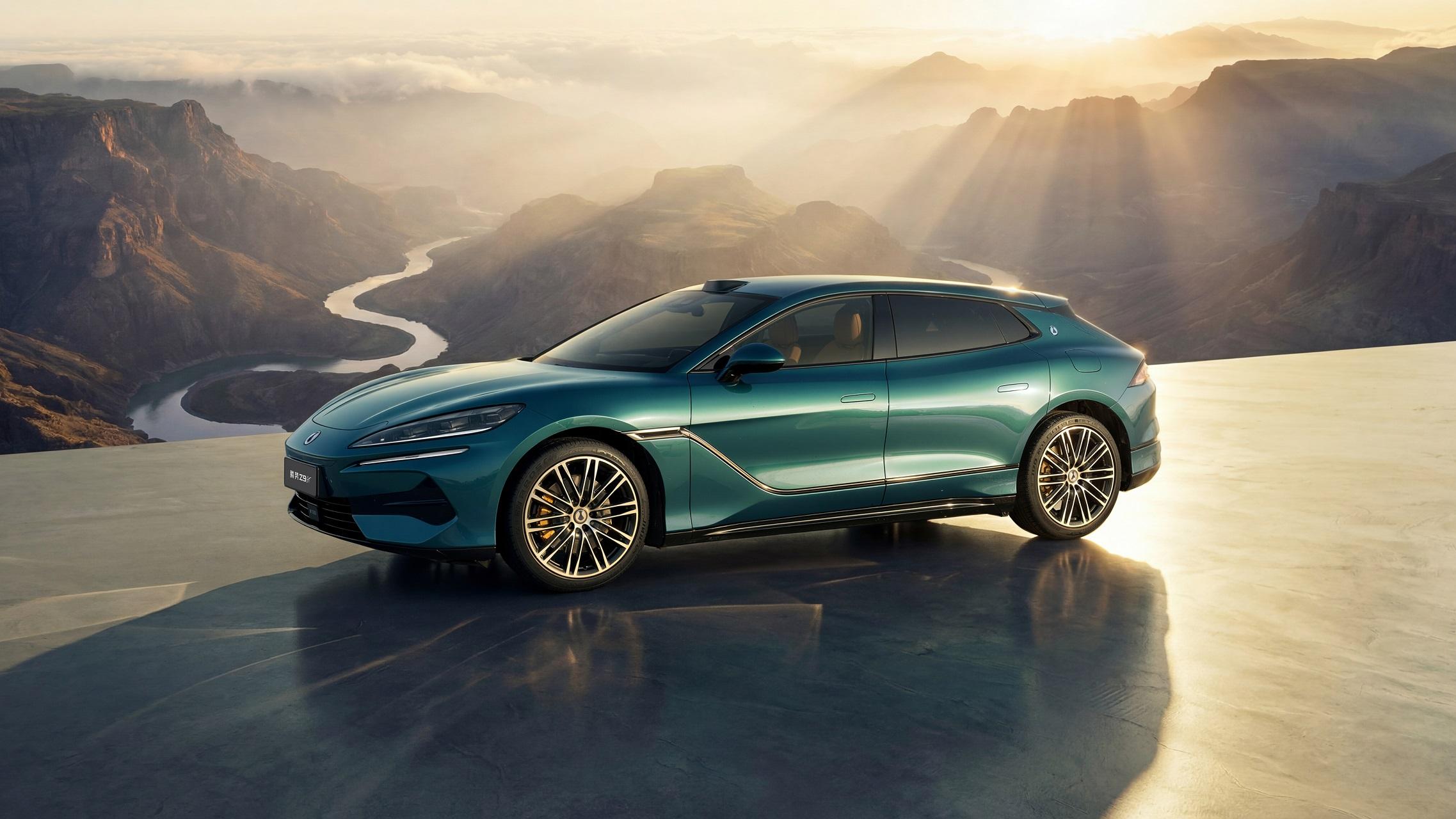 丹尼尔·克雷格携手腾势 共赴豪华可持续出行未来