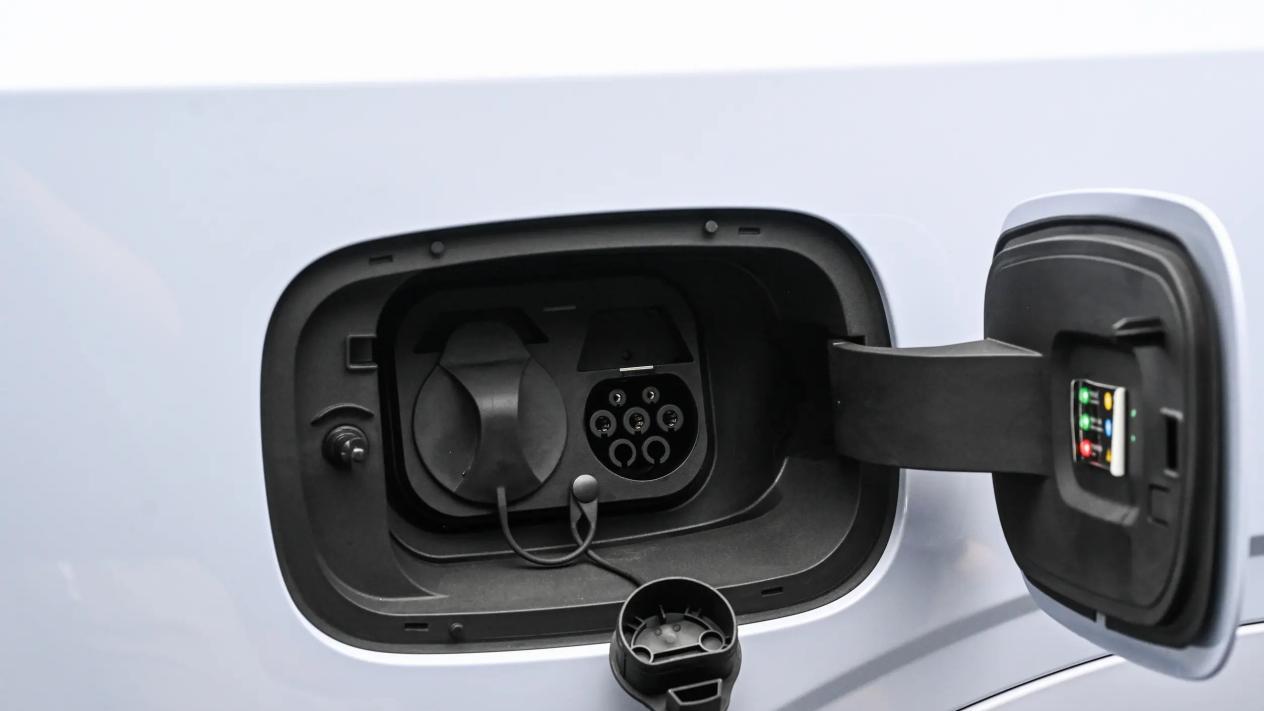 捷途山海L7 PLUS优惠过万，CLTC综合续航1700km，可选电动7座