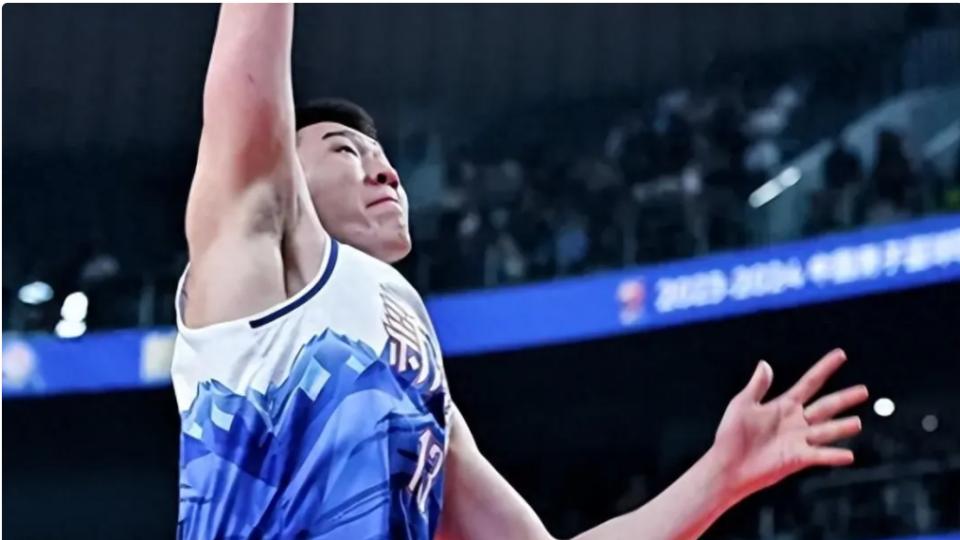 CBA窗口期即将开启！广东队有意新疆2米14高塔，杜锋召集旧将，补齐短板全力冲冠