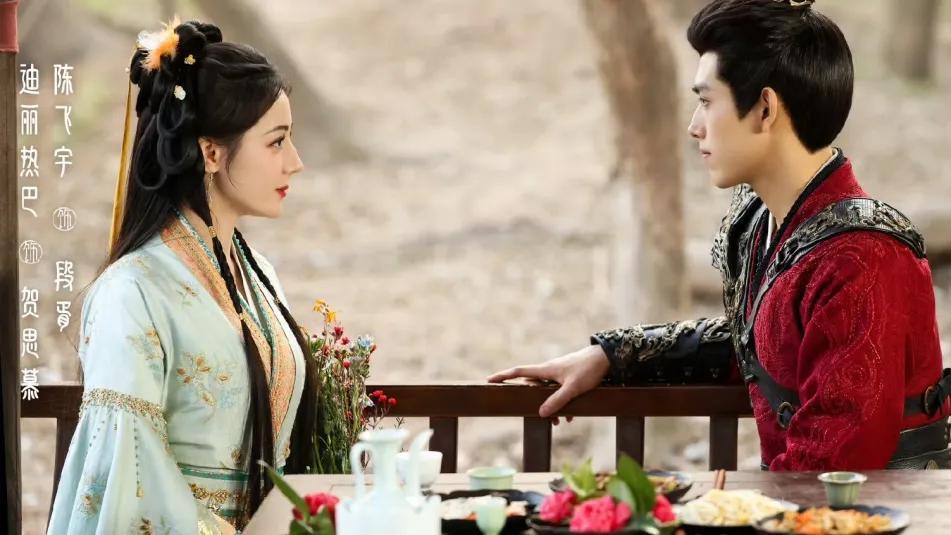 都是流量加华服，《白日提灯》热度不敌《月鳞绮纪》，郭敬明的打法哪里高明？