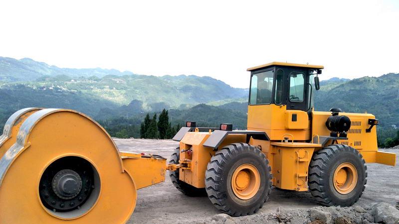 煤矸石膨胀土冲击碾压施工方法？如何选择合适的拖式冲击压路机规格？