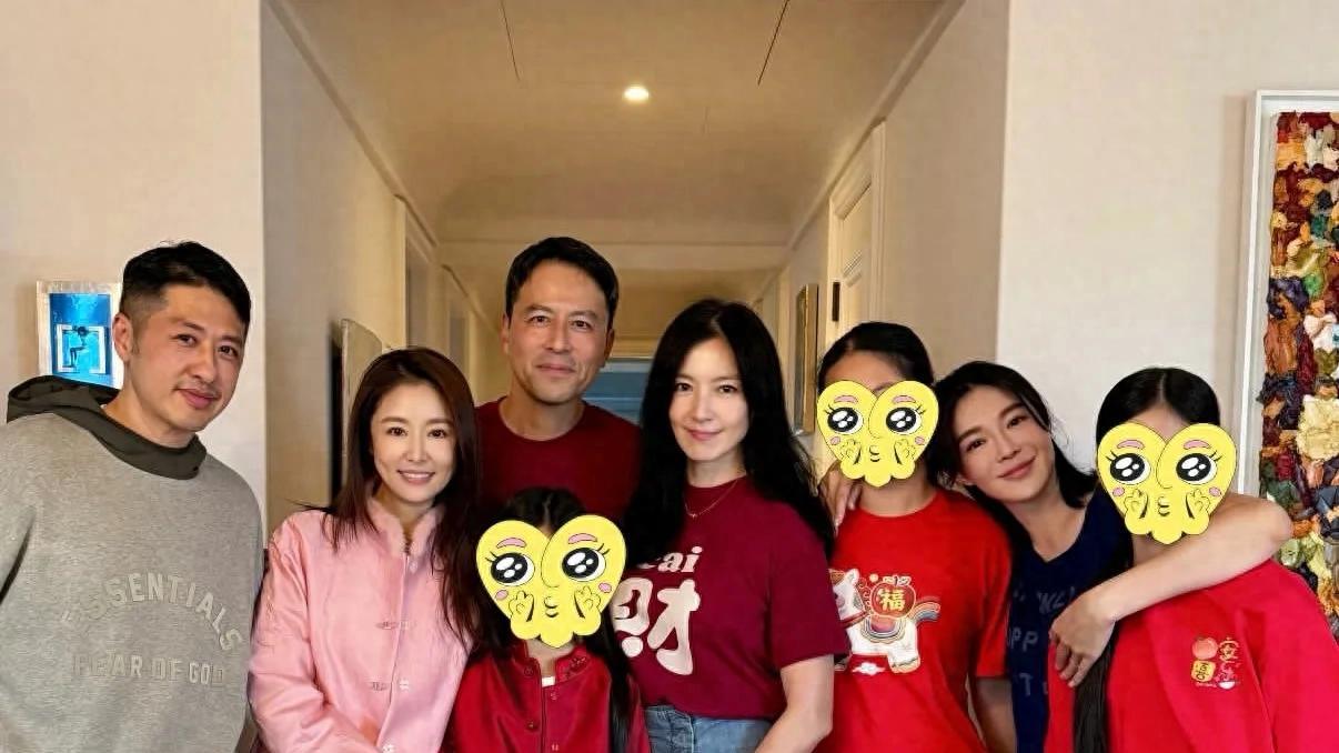 林心如带9岁女儿现身聚会，小海豚长腿太抢镜，舒淇冯德伦也来了