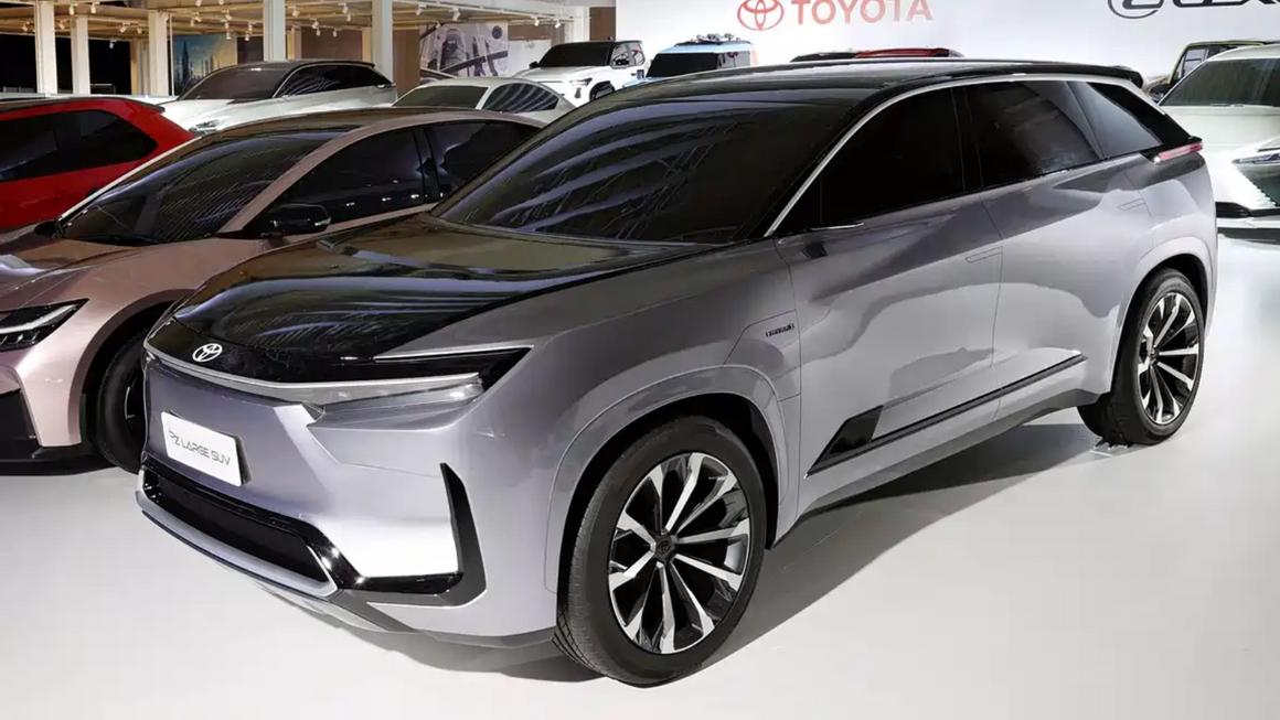 丰田全新SUV预告，尺寸不小，纯电汉兰达？