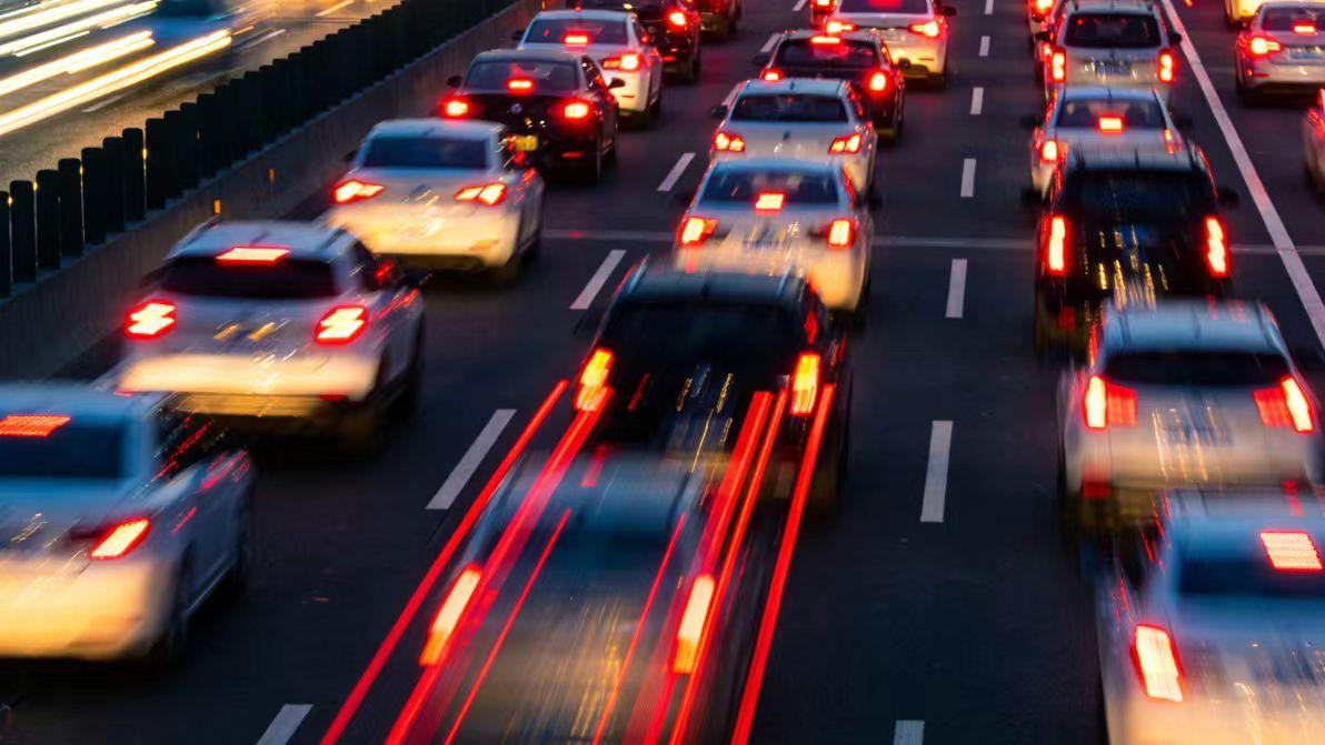 中国车企连创两个“历史性时刻”，掌声背后更需保持清醒