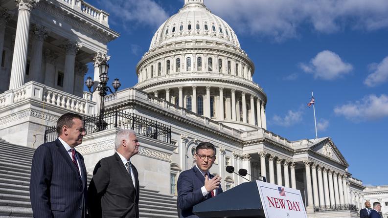 特朗普纠集30多国，要拉一个针对中国的“新群”，美国这次摊牌了