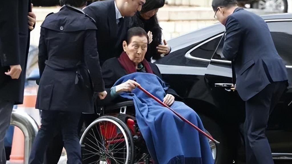 攀附日本发家，深陷各类丑闻，乐天家族没落得有理有据