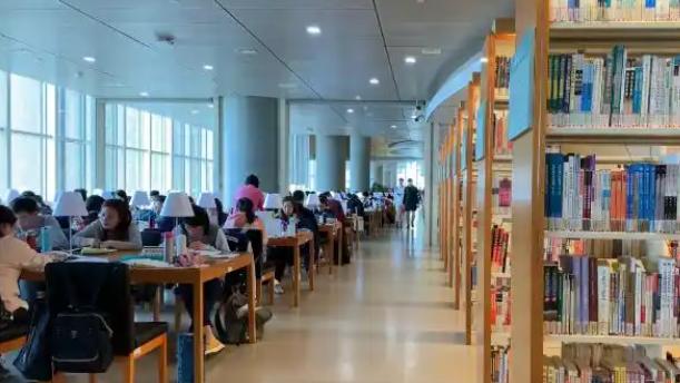 合肥 23 岁美术生的抗癌故事：高考晕倒查出骨癌，截肢后笑着摆摊赚医药费