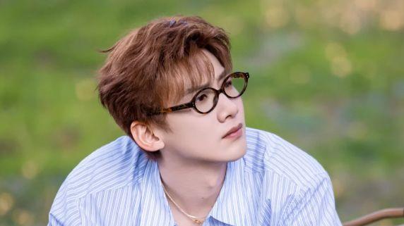 普通男生怎么穿才不土？记住“三色法则”，轻松拿捏少年感