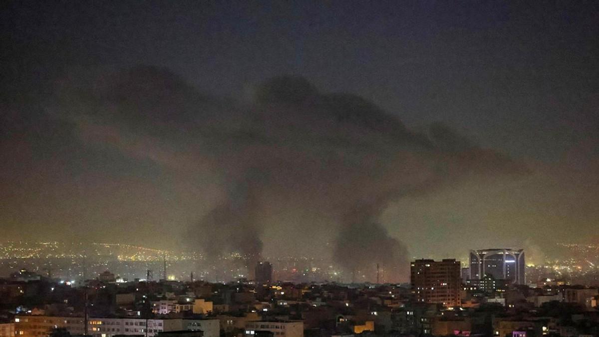 100架战机升空，250枚炸弹从天而降，伊朗总统府被炸