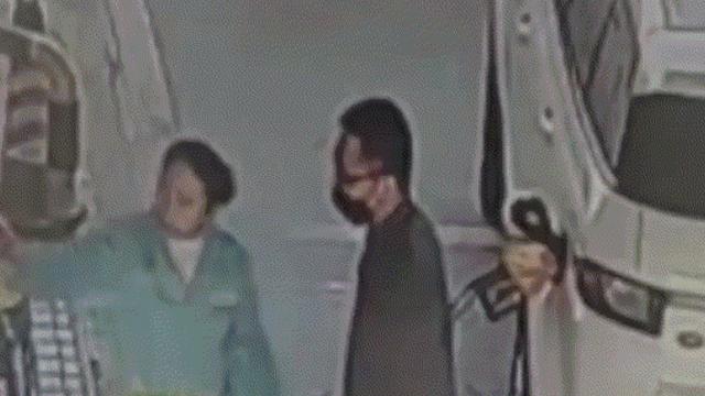 亓钦：“必须严惩！”江西九江，一男子开着