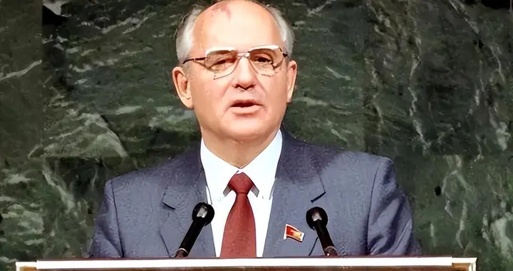 当年苏联解体之后，全世界都以为中国就是下一个倒的