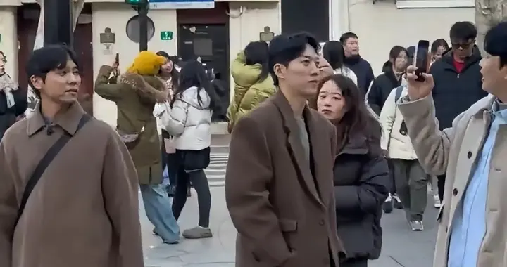 女性需要因外面不同的声音降低婚恋要求吗？大马路上有几个张L赫