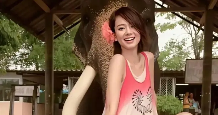 原来戚薇以前长这样的，难怪一直火到现在。