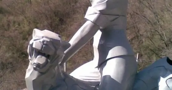 1975年，湖北神农架几名妇女正在田里挖洋芋时