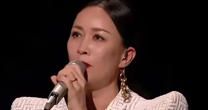 那英官宣演唱会不到24小时，难堪一幕出现，终究为“狂妄”买了单