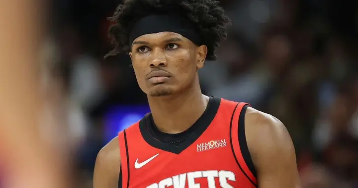 NBA官方：阿门对里夫斯的犯规，经联盟回看后升级为一级恶意犯规